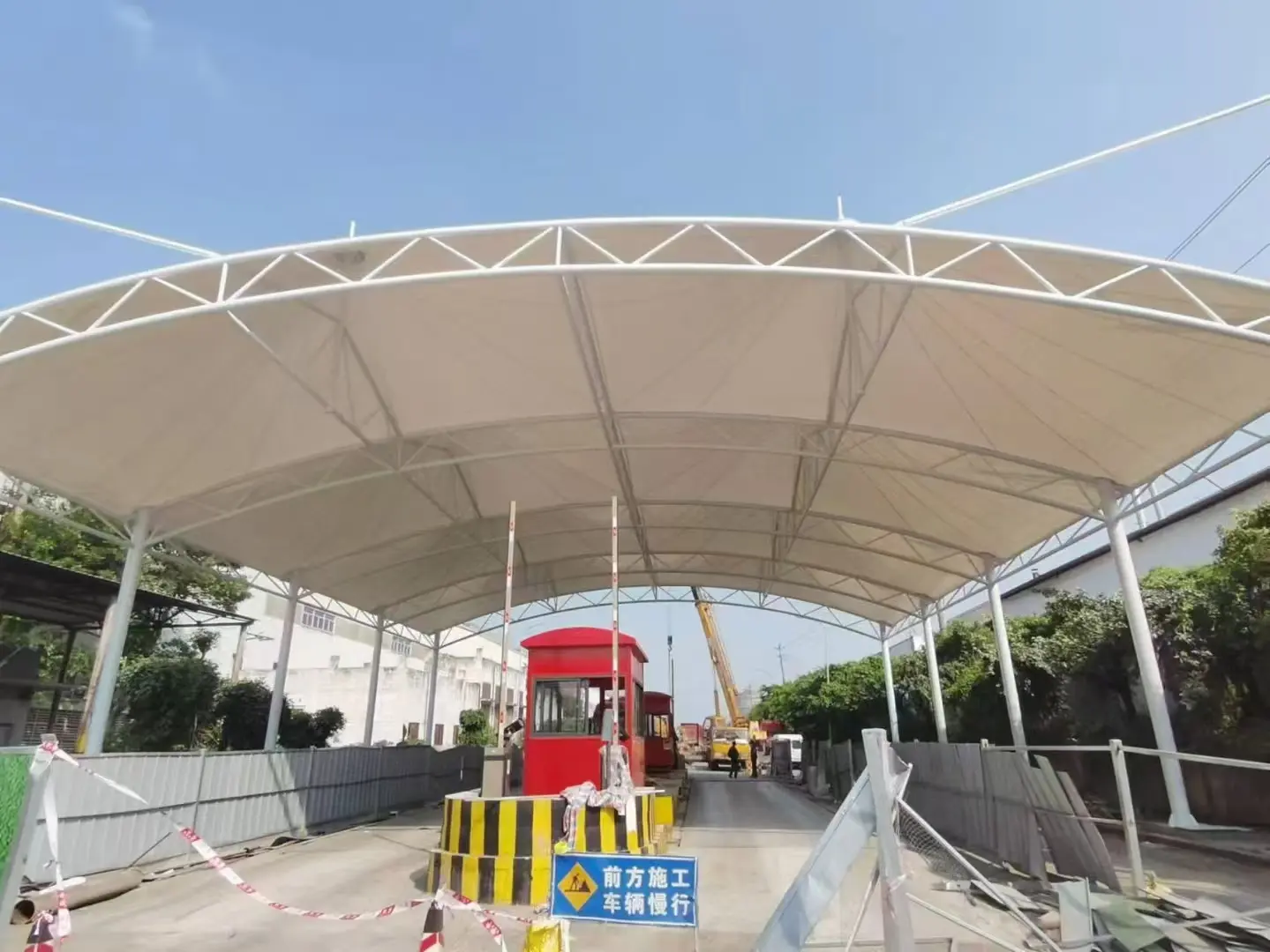 【贵州余庆雨棚】怎么选择【源头工厂】:解决雨棚建造盲目选择的选型标准